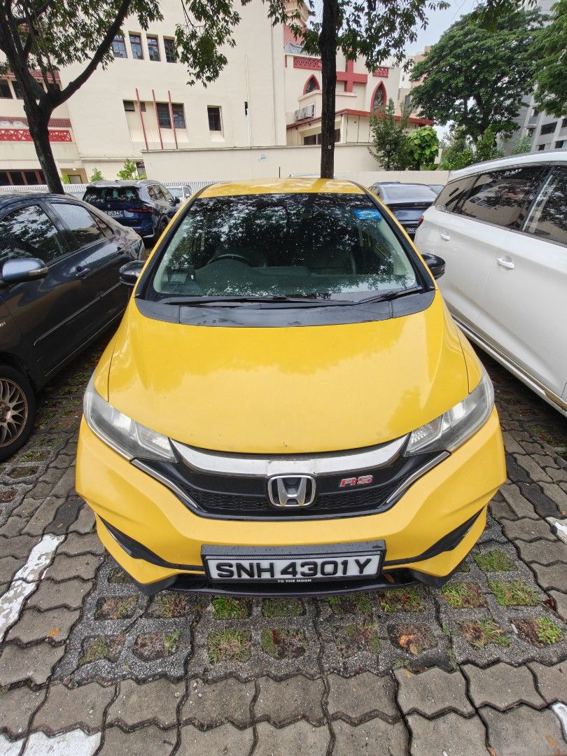 Honda Jazz Honda Jazz 1.5 A Auto (Category: Used Cars) located in Singapore. Submitted by homeingenious (Listing ID 1465036005, Image 1). Description: Car driving condition is still good. smooth engine and gearbox. body paint work not so good. there is chipped off around door handles and spoiler. service every 10k.