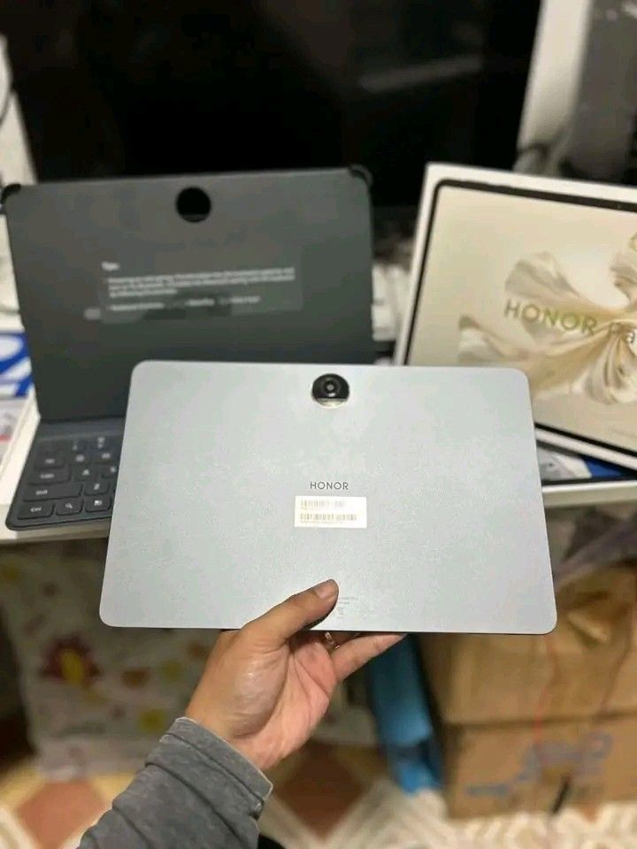 Honor pad 9 (Category: Android) located in Caloocan City. Submitted by jov014 (Listing ID 1465161293, Image 2). Description: FOR SALE ‼️ HONOR PAD 9 (256GB/WiFi) 🔍 SPECS: ☑️Screen: 12.1-inch 2.5K Eye-Care Display (Smooth 120Hz) ☑️Processor: Qualcomm Snapdragon 6 Gen 1 Mobile Platform ☑️Memory: 8GB + 8GB RAM Turbo | 256GB Storage ☑️Audio: 8 Cinematic Speakers ☑️Battery: 8300mAh ☑️Build: Slim, premium Metal Body 📦 INCLUSIONS: ✅ HONOR Pad 9 Unit ✅
