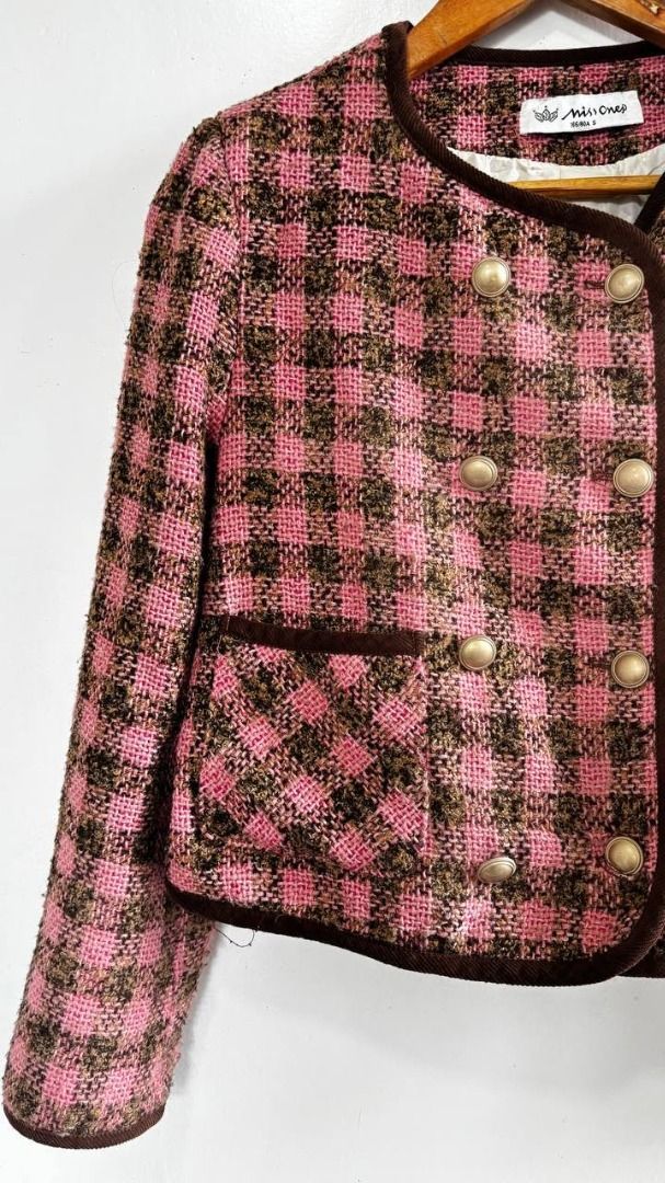 Houndstooth Tweed Semi Crop (Category: Coats, Jackets and Outerwear) located in Baguio. Submitted by zakeeyaclo (Listing ID 1465009700, Image 3). Description: Houndstooth Tweed Semi Crop S-M ₱300.