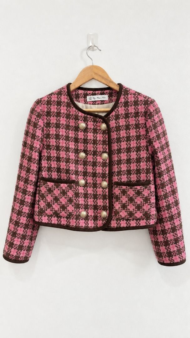 Houndstooth Tweed Semi Crop (Category: Coats, Jackets and Outerwear) located in Baguio. Submitted by zakeeyaclo (Listing ID 1465009700, Image 1). Description: Houndstooth Tweed Semi Crop S-M ₱300.