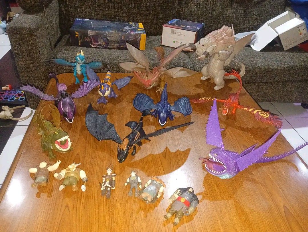 How to Train Your Dragon Action Figures and Dragons Bundle (Category: Figurines & Statues) located in Caloocan City. Submitted by htorrelino (Listing ID 1465021147, Image 1). Description: - Massive How to Train Your Dragon figure collection - Includes favorite dragons like Toothless, Stormfly, Hookfang, Meatlug, and various riders - Items show minor playtime wear; original packaging mostly not included - Great starter set or gift for kids to recr