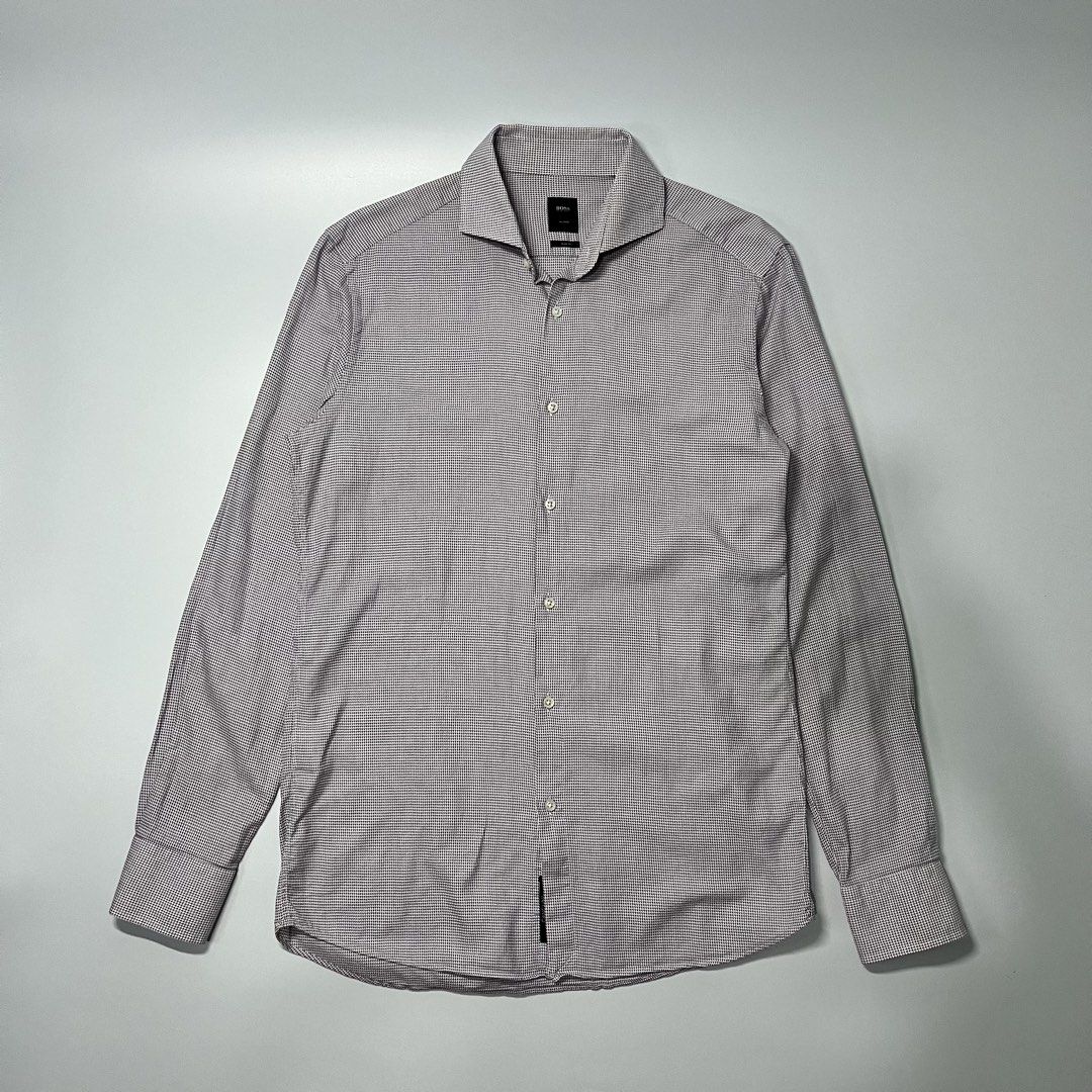 HUGO BOSS MEN’S BUTTON DOWN POLO (Category: Tshirts & Polo Shirts ) located in Argao. Submitted by rarecollective. (Listing ID 1465112290, Image 3). Description: HUGO BOSS MEN’S BUTTON DOWN POLO •Size: Medium fitting •📐: W20*L29 •Condition: Good Condition •Color rate: 9.8/10 •Issue: ❌❌ •Price: 699.00🏷️📨 No Cod Mop: Gcash 📍Mandaue city.