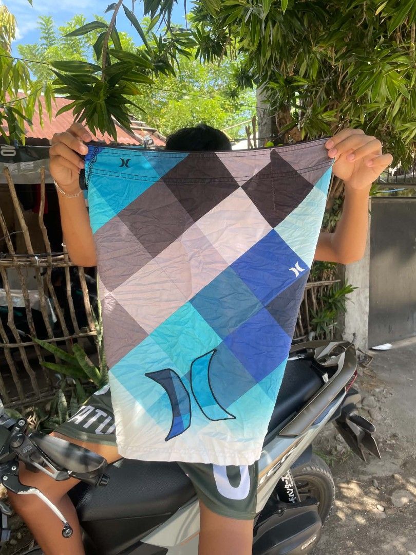 HURLEY BOARDSHORT (Category: Swim Trunks & Board Shorts) located in Mercedes. Submitted by kiel1 (Listing ID 1464991248, Image 1). Description: 650+SF OR BEST OFFER SIZE 33-34 L- 23 W- 24 LEG HOLE- 12 NO ISSUE EXCELLENT CONDITION AS NEW LOC: DAET CAMARINES NORTE (BICOL) DM📩.