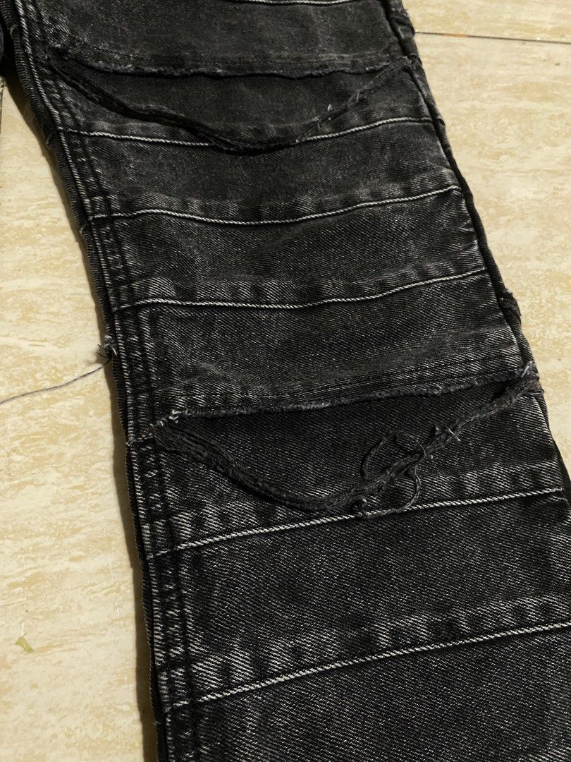 Hysteric Glamour Hagi Jeans (Category: Jeans) located in Dinas. Submitted by bleeod (Listing ID 1465095249, Image 2). Description: Leg opening 9 Thighs 10 Waist 31 Length 43 pm me if interested .