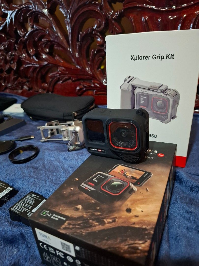 Insta360 Ace Pro 2 Dual Battery Bundle Xplorer Grip Kit (Category: Video Cameras) located in Manila. Submitted by euxx_xon023 (Listing ID 1465164041, Image 1). Description: Insta360 Ace Pro 2 dual battery bundle paired with the Xplorer Grip Kit. Complete setup including mini tripod, multiple protective frames, several filter lenses in zip pouches, memory cards, batteries, and charging accessories. Hard carrying case included to keep everything or