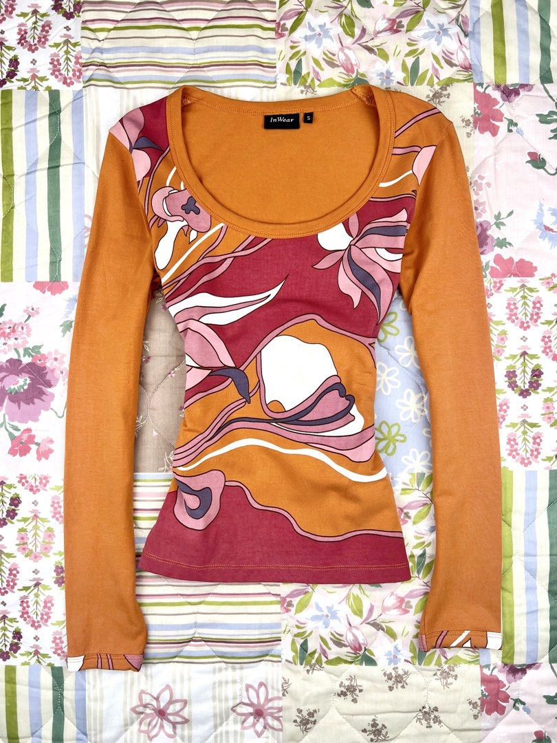 Inwear Abstract Floral Longsleeve (Category: Longsleeves) located in Angeles City. Submitted by fruits.ph (Listing ID 1465063464, Image 1). Description: Measurements B:15” W:13.5” L:21” Sleeve Length: 20.5”(from tip of shoulder to sleeve hem) Size on Tag: S Best Fit: S-M *Flat lay measurements* Mannequin Size: M (34”; 25”) Color Rate: 10/10 Flaws: None Fabric Type: Cotton/ Stretchable Fabric ***Color may vary due to lighting. This item is properl