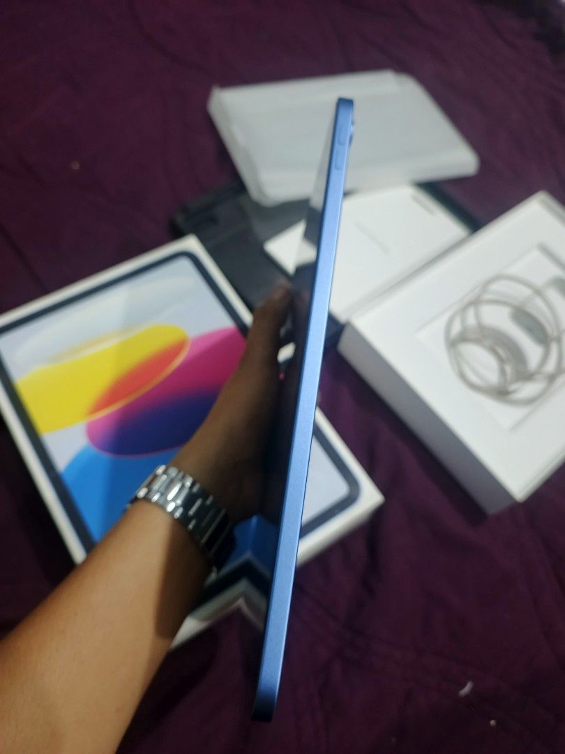 Ipad a16 128gb (Category: iPad) located in Manila. Submitted by yooy29 (Listing ID 1465103700, Image 3). Description: FOR SALE IPAD A16 128 GB ✅FACE ID & True Tone Working ✅ All Original Parts, No History of Repair ✅ Batt Health 99% (Makunat since orig pa) ✅ Malinaw Front & Rear Cam ✅ Smooth Performance / No Lag ✅ Unli Reset & Check upon Meet-up ✅ NTC Approved ✅61cc 📦 Inclusions: • Unit • case • box • charger 📍 Location: Pateros / Taguig / pasi