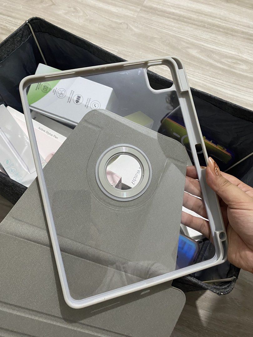 ipad air 11 inch case (Category: Cases & Sleeves) located in Iloilo. Submitted by angelenepe01084 (Listing ID 1465099767, Image 2). Description: premium ipad cases used but not abused 2 ipad cases 700 nalang.