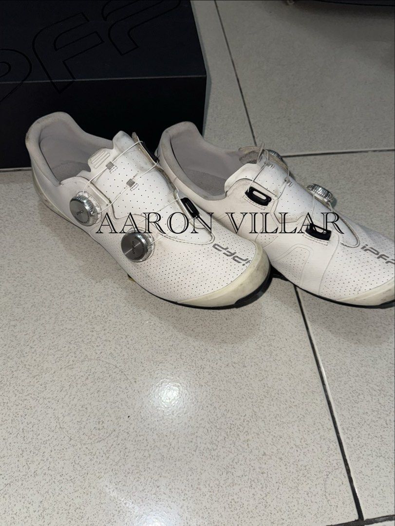 iPFP CYCLING SHOES IP 09 PRO (Category: Bicycles) located in Pateros City. Submitted by aaronjoseph. (Listing ID 1465059419, Image 3). Description: - Color: White - Closure: Dual BOA dial system (fully functional dials and cables) - Upper: Perforated synthetic for breathability - Packaging: Includes original black box - Condition: Normal signs of previous rides with light scuffing on the toe caps and soles.