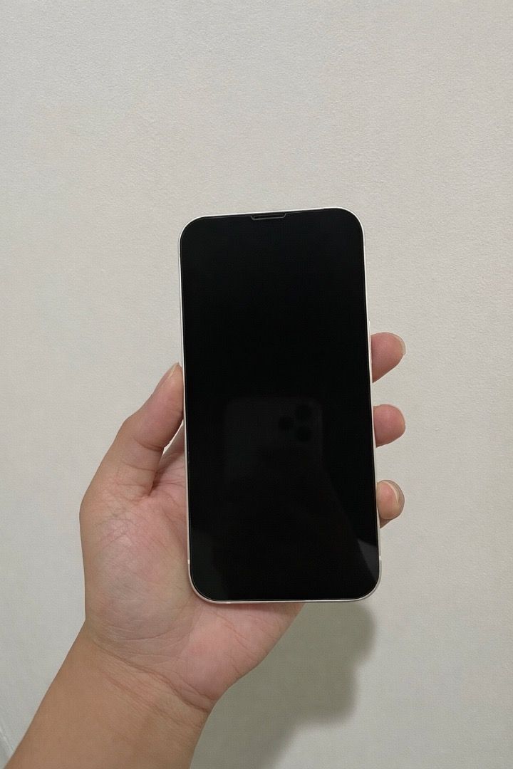 iPhone 13 128GB (Category: iPhone 13 Series) located in Dasmarinas. Submitted by mjmnl2003 (Listing ID 1464994744, Image 1). Description: Apple iPhone 13 128GB Starlight No issues Face ID, Front and Back Cam working Message for more details, reservation or transaction. Please only send offer for sure buyer. Meetup and Delivery is available..