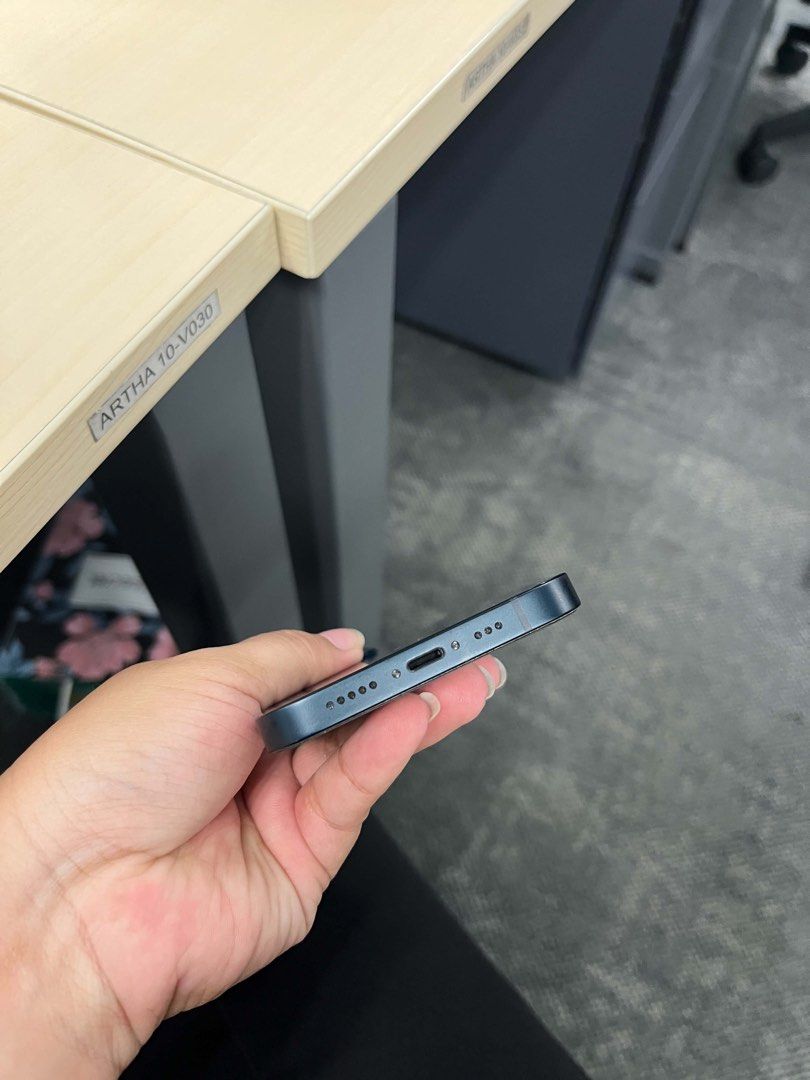 iphone 13 (Category: iPhone 13 Series) located in Manila. Submitted by franklin9696 (Listing ID 1465107246, Image 2). Description: iphone 13 95% bat health no replacement sa parts + xiaomi redmi note 10 + vivi y03 all complete set (box charger etc) with lots of freebies redmi has a line on the screen but still fully functional signs of usage, but barely noticeable rfs: nag upgrade phones (ip17pm etc) 1st acct: gigiiixx.