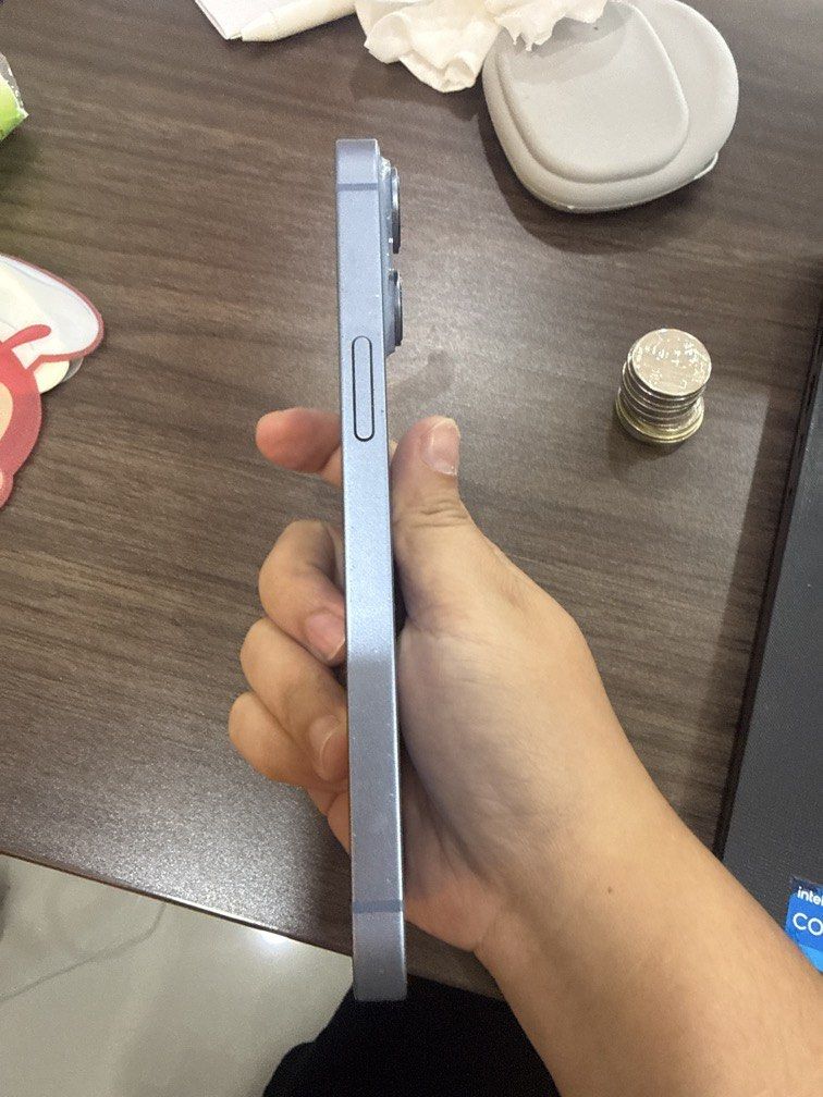IPHONE 14 FOR SALE (Category: iPhone 14 Series) located in Manila. Submitted by zenhorse.0bc540 (Listing ID 1465014204, Image 3). Description: Iphone 14 Blue Color Reason bat ibebenta bibili ng iphone 17 Good condition Never pa na repair Free charger and Earphones and Case 75% BH Unli Check Makati meet up PM sa sure buyer.