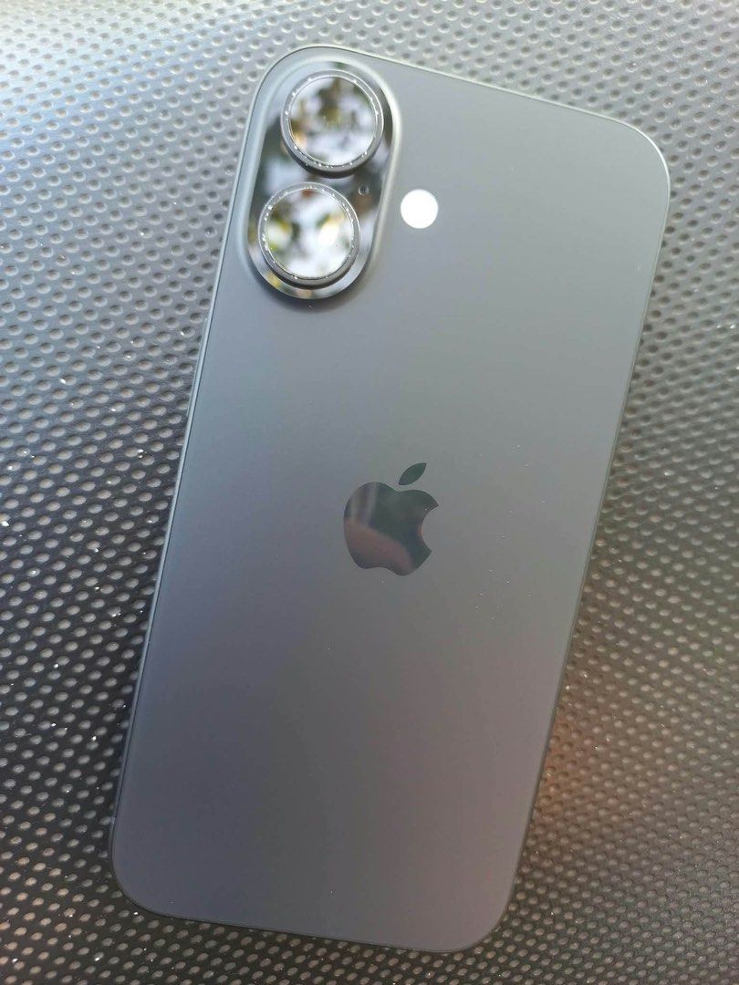 Iphone 16 (Category: iPhone 16 Series) located in Quezon City. Submitted by sunakochan (Listing ID 1465050376, Image 1). Description: Negotiable pa po, need ibenta pagdagdag sa pambili ng bagong motor.