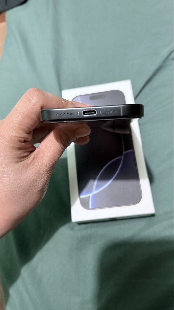 Iphone 16 Pro Globe Locked (Category: iPhone 16 Series) located in Quezon City. Submitted by lykarenied06167 (Listing ID 1464975265, Image 3). Description: Iphone 16 pro Globe Locked 88% batt health complete with receipt replaced LCD peri sa apple mac with receipt dn 39,999 negotiable Montalban Rizal !!!.