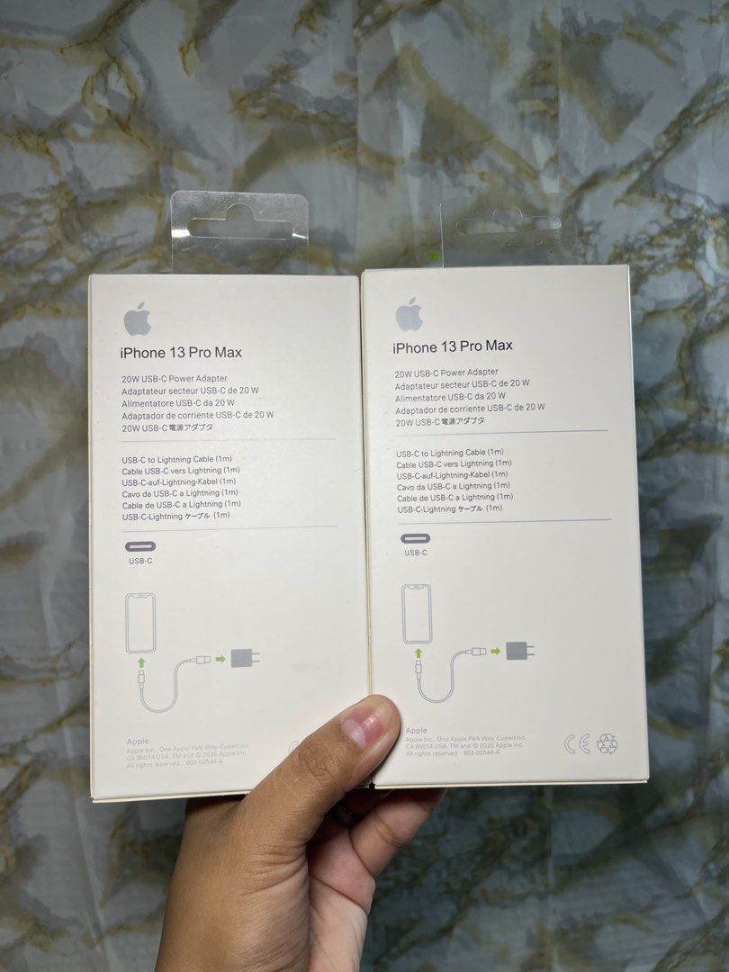 iPhone 20watts SET FAST CHARGER 100% (Category: Chargers & Cables) located in Manila. Submitted by ah_onlineshop.ph (Listing ID 1464993498, Image 2). Description: .