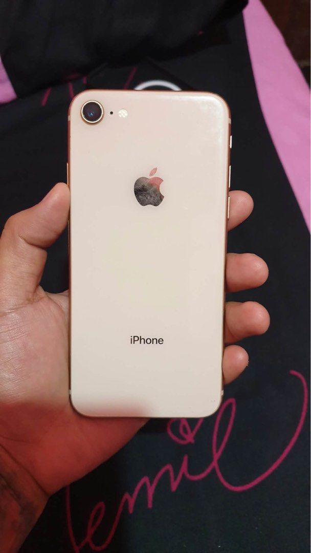 iPhone 7 (Category: iPhone 7 Series) located in Manila. Submitted by roxkim01 (Listing ID 1464974783, Image 1). Description: Issue may Basta sa screen pero good condition .