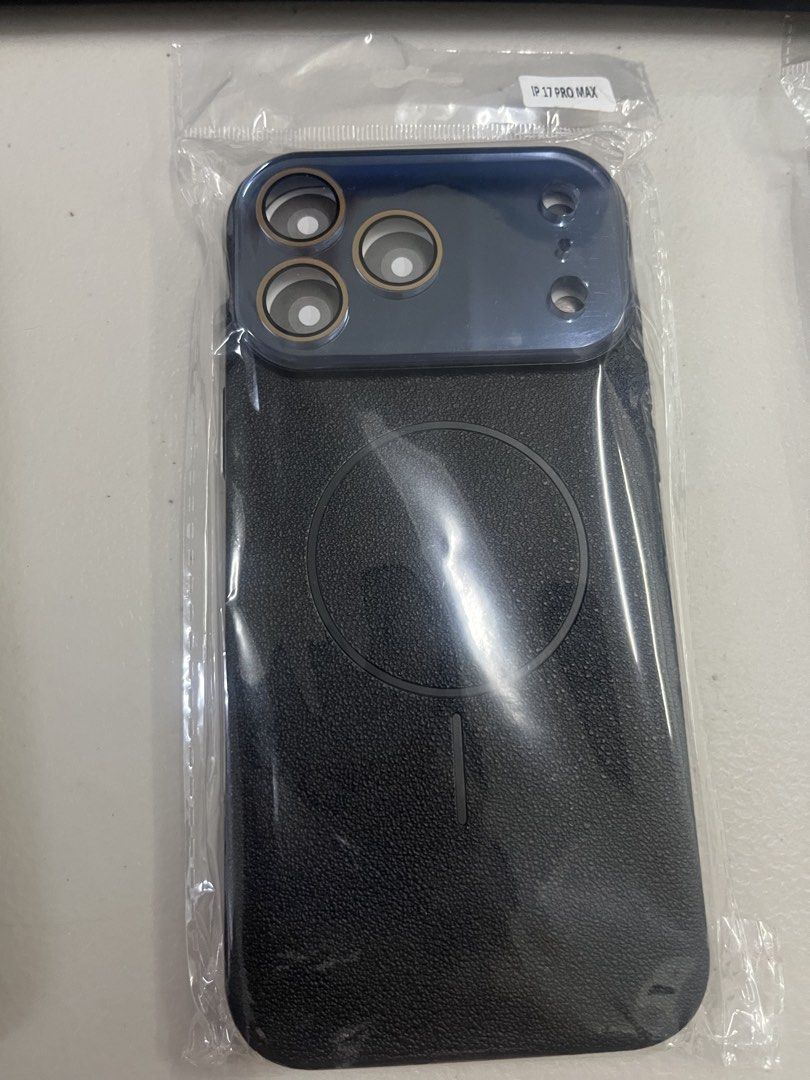 Iphone case (Category: Cases & Sleeves) located in Manila. Submitted by silentwater_f64808 (Listing ID 1464983958, Image 1). Description: Iphone 17 pro max.