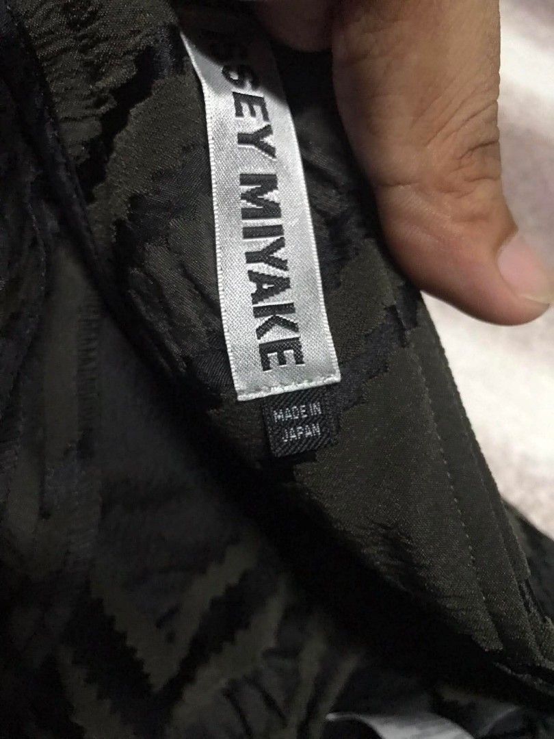 Issey Miyake Pants (Category: Other Bottoms) located in Bislig. Submitted by chrispril (Listing ID 1465166000, Image 2). Description: Issey Miyake Made in Japan As new condition No issue 10000 📩📩.