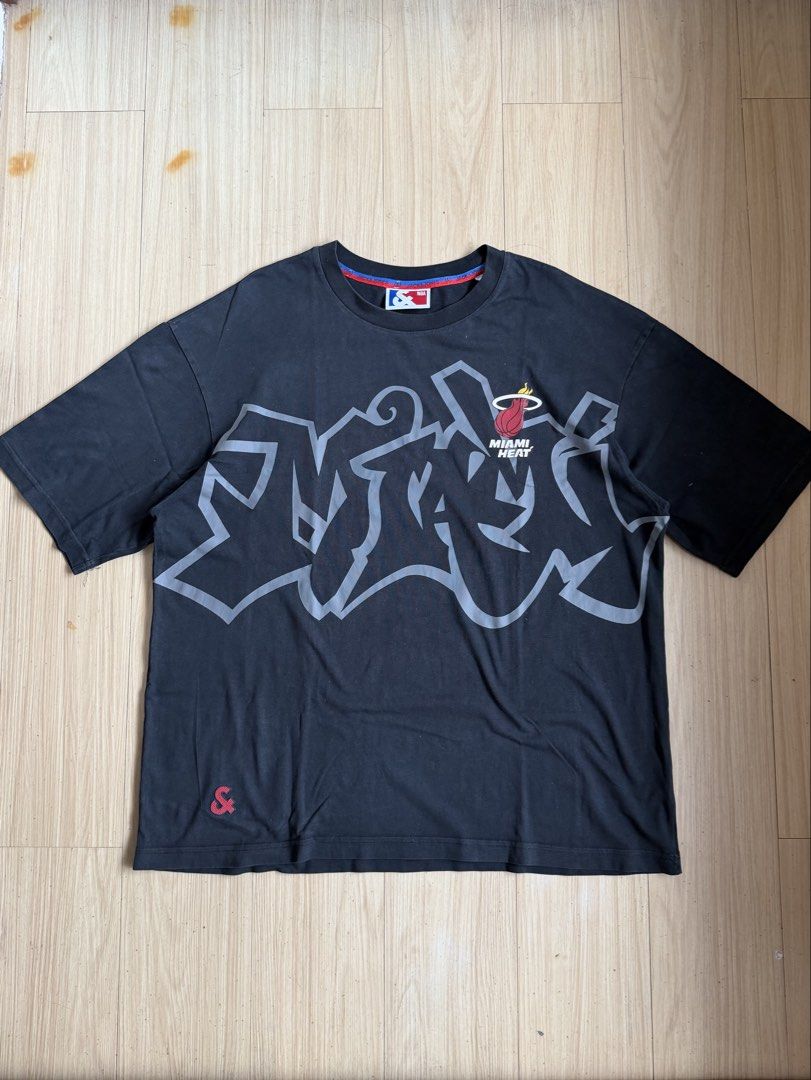 Jack & Jones c NBA Miami Heat (Category: Tshirts & Polo Shirts ) located in Muntinlupa City. Submitted by dabidabbb (Listing ID 1464980523, Image 1). Description: XL sizing 29x24 no issue 9/10 color rate 350 only Loc: Alabang, Muntinlupa.