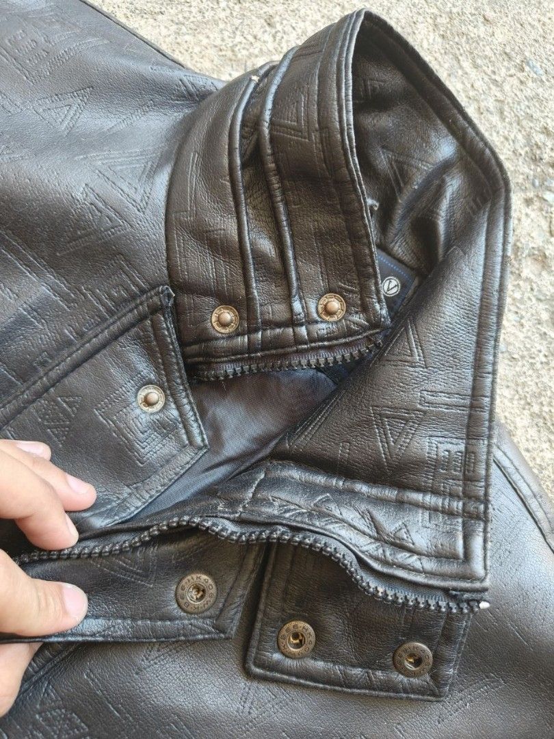 Faux Leather Jacket (Category: Coats, Jackets and Outerwear) located in Manila. Submitted by clerc25 (Listing ID 1465002467, Image 3). Description: Vintage Vicini Faux Leather Bomber Jacket Size: Large (L: 27.5-8/W: 24-25) Condition: Excellent condition. (Feels like New) Asking: 550 + sf Loc: Plaridel, Bulacan Dm if interested..