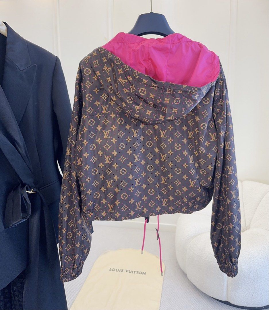 Jacket viug5 (Category: Coats, Jackets and Outerwear) located in Singapore. Submitted by yejasmine (Listing ID 1465007828, Image 9). Description: .