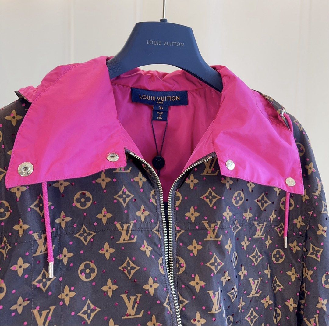 Jacket viug5 (Category: Coats, Jackets and Outerwear) located in Singapore. Submitted by yejasmine (Listing ID 1465007828, Image 10). Description: .