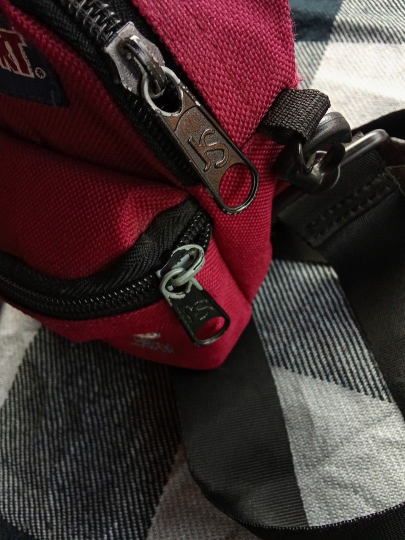 Jansport Mini Coin purse sling (Category: Purses & Pouches) located in Polomolok. Submitted by timog_high_ice (Listing ID 1465036506, Image 3). Description: - Mini - 2 Compartment - adjustable sling - Coin purse/Key holder Cutie 🫶.
