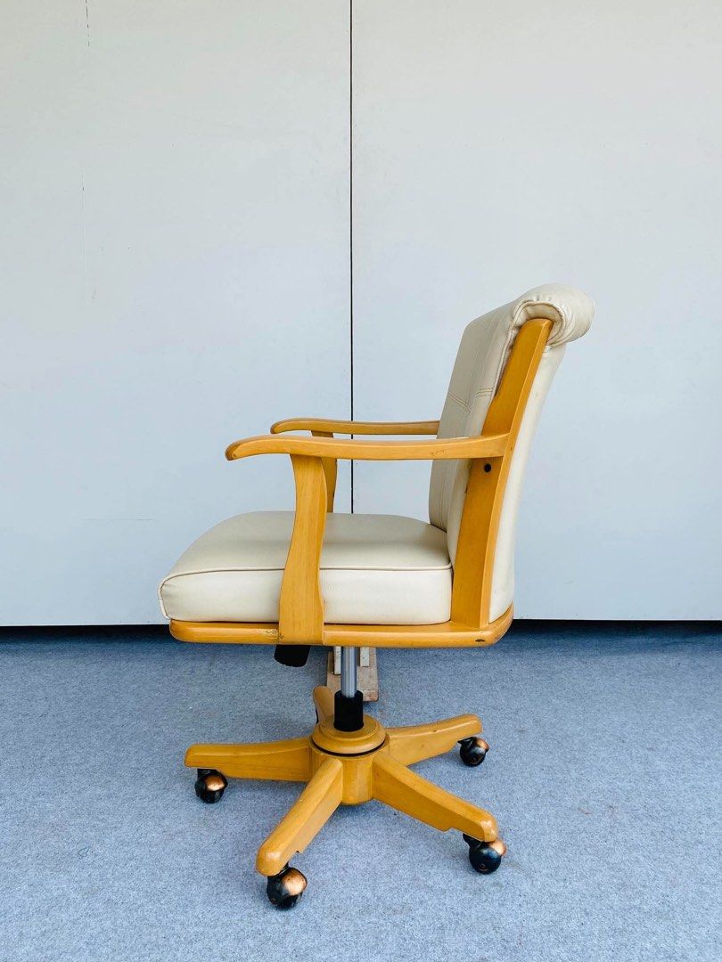 “JAPAN SURPLUS” SWIVEL ACCENT ARMCHAIR (Category: Chairs) located in Bulacan. Submitted by monmon555 (Listing ID 1465082623, Image 2). Description: “JAPAN SURPLUS” SWIVEL ACCENT ARMCHAIR SIZE: 22L” x 26W” x 16Sh” x 32H” inches (AS-IS ITEM) IN GOOD CONDITION.