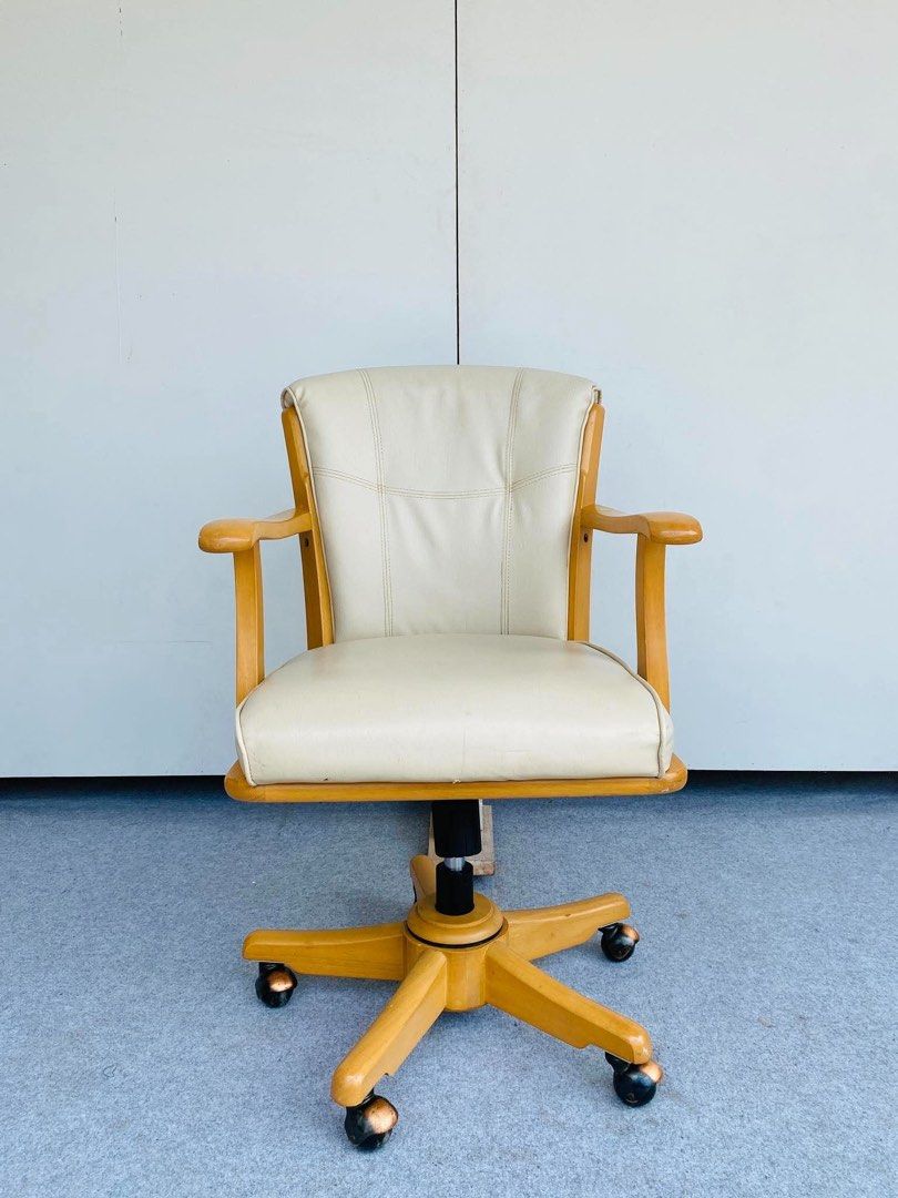 “JAPAN SURPLUS” SWIVEL ACCENT ARMCHAIR (Category: Chairs) located in Bulacan. Submitted by monmon555 (Listing ID 1465082623, Image 1). Description: “JAPAN SURPLUS” SWIVEL ACCENT ARMCHAIR SIZE: 22L” x 26W” x 16Sh” x 32H” inches (AS-IS ITEM) IN GOOD CONDITION.