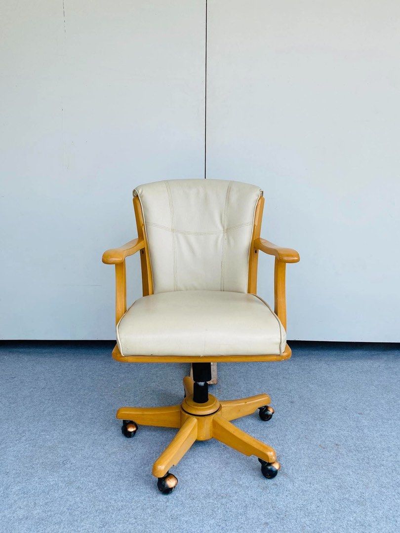 “JAPAN SURPLUS” SWIVEL ACCENT ARMCHAIR (Category: Chairs) located in Bulacan. Submitted by monmon555 (Listing ID 1465082623, Image 3). Description: “JAPAN SURPLUS” SWIVEL ACCENT ARMCHAIR SIZE: 22L” x 26W” x 16Sh” x 32H” inches (AS-IS ITEM) IN GOOD CONDITION.