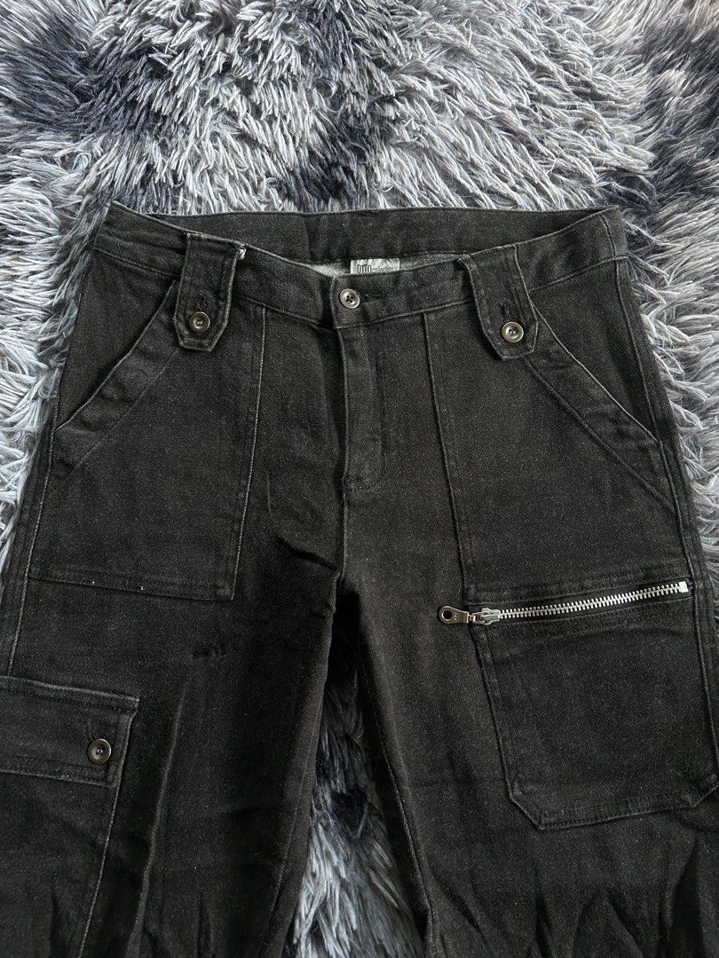 Otto Collection Wide Leg Cargo Pants (Category: Jeans) located in Baao. Submitted by prettysixtythrift_17 (Listing ID 1465065238, Image 3). Description: Japanese Brand Otto Collection Wide Leg Cargo Pants ▪️Waistline: 30 to 32 ▪️Length: 36 ▪️Hem: 9.5 ▪️Hips: 17 ▪️Leg Thigh: 11 ▪️Rise: 10 ▪️Inseam: 28.