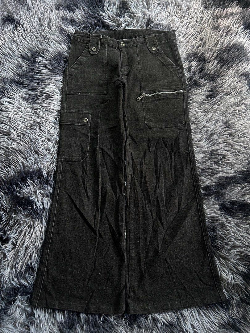 Otto Collection Wide Leg Cargo Pants (Category: Jeans) located in Baao. Submitted by prettysixtythrift_17 (Listing ID 1465065238, Image 1). Description: Japanese Brand Otto Collection Wide Leg Cargo Pants ▪️Waistline: 30 to 32 ▪️Length: 36 ▪️Hem: 9.5 ▪️Hips: 17 ▪️Leg Thigh: 11 ▪️Rise: 10 ▪️Inseam: 28.