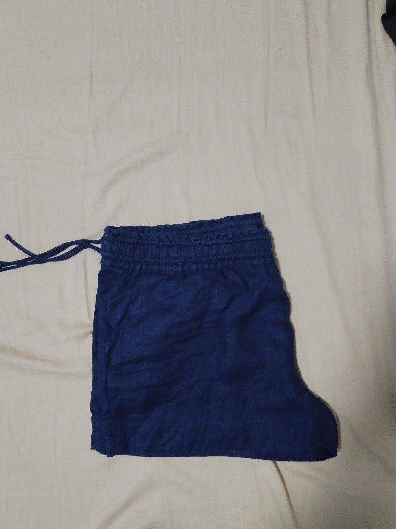 j.crew Linen Blue Drawstring Shorts Size M (Category: Shorts) located in Manila. Submitted by arvi_ (Listing ID 1465113306, Image 3). Description: - Brand: J.Crew - Color: Navy Blue - Size: Medium (Tag attached inside waistband) - Material: 100% Linen (Lightweight and breathable) - Features: Elastic waistband, side drawstring ties, and two side pockets - Condition: Brand new with tags, clean overall.