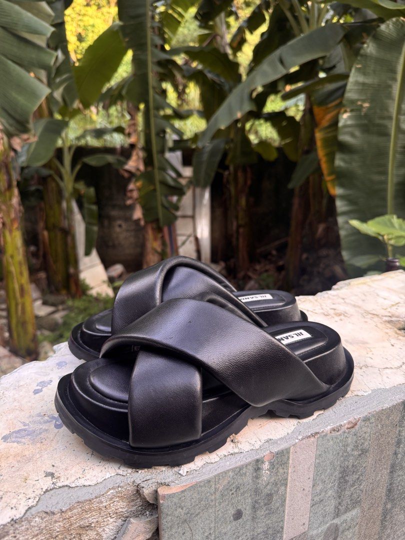 Jil Sander Cross- Strap Black Leather Sandals (Category: Flats & Sandals) located in Manila. Submitted by thevintage90_sretro. (Listing ID 1465041833, Image 1). Description: Jil Sander Cross- Strap Black Leather Sandals Made in Italy Size 7-8 wmns DM for inquiries.