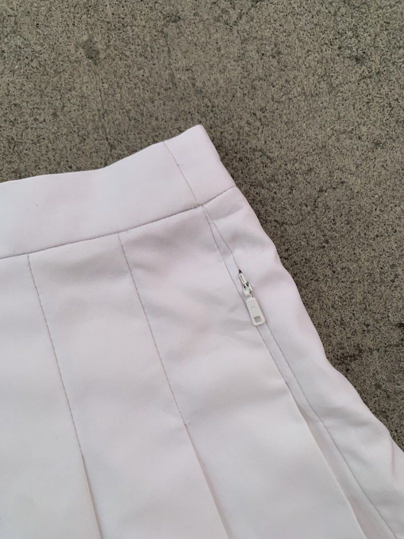 j.lindeberg (Category: Skirts) located in General Santos City (Dadiangas). Submitted by jancocoby (Listing ID 1465097291, Image 3). Description: Size 25-26 Exellent Complete taga.
