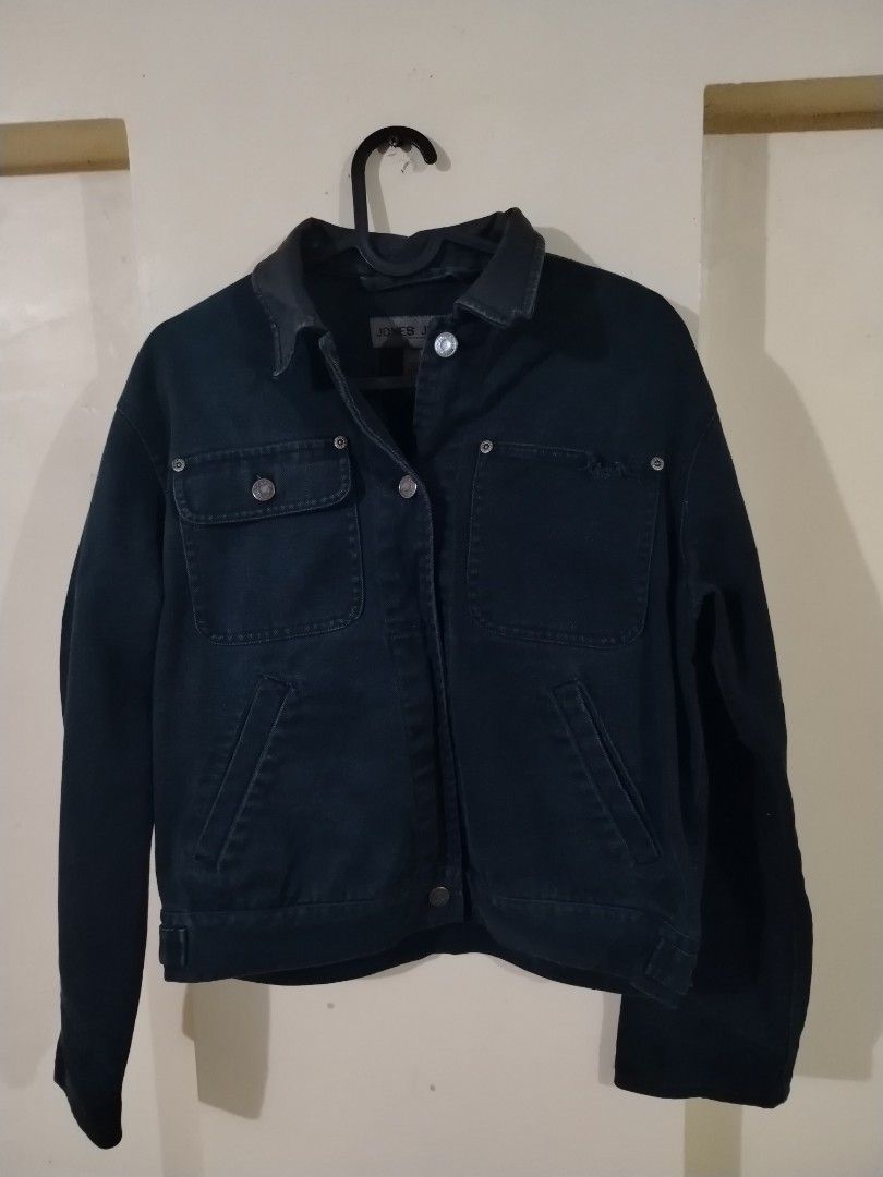 Jones Jeans Petite Black Denim Jacket (Category: Coats, Jackets and Outerwear) located in Bacoor. Submitted by joshuaie (Listing ID 1465170325, Image 1). Description: ➡️ PM for dimes ➡️ still in good condition ➡️ Leather collar .