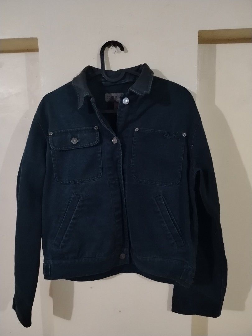 Jones Jeans Petite Black Denim Jacket (Category: Coats, Jackets and Outerwear) located in Bacoor. Submitted by joshuaie (Listing ID 1465170325, Image 2). Description: ➡️ PM for dimes ➡️ still in good condition ➡️ Leather collar .