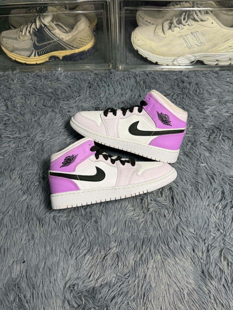 JORDAN 1 MID (Category: Sneakers) located in Candelaria. Submitted by worn_gallerie (Listing ID 1465161214, Image 1). Description: JORDAN 1 MID SIZE 4Y GOOD ASNEW ₱999 ONLY.