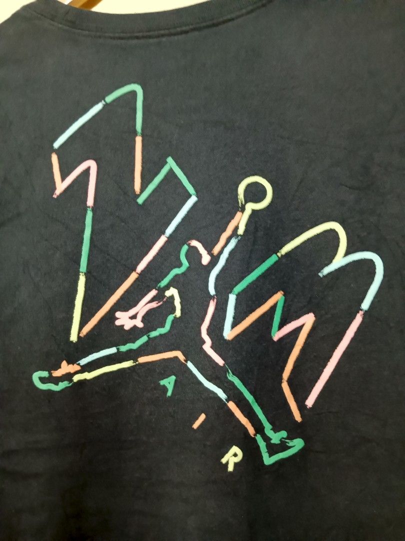 Jordan 23 (Category: Activewear) located in San Pablo. Submitted by thriftyjd (Listing ID 1465074809, Image 2). Description: Dimes: L26 x W19 Condition/color rate:9/10 No Issue.