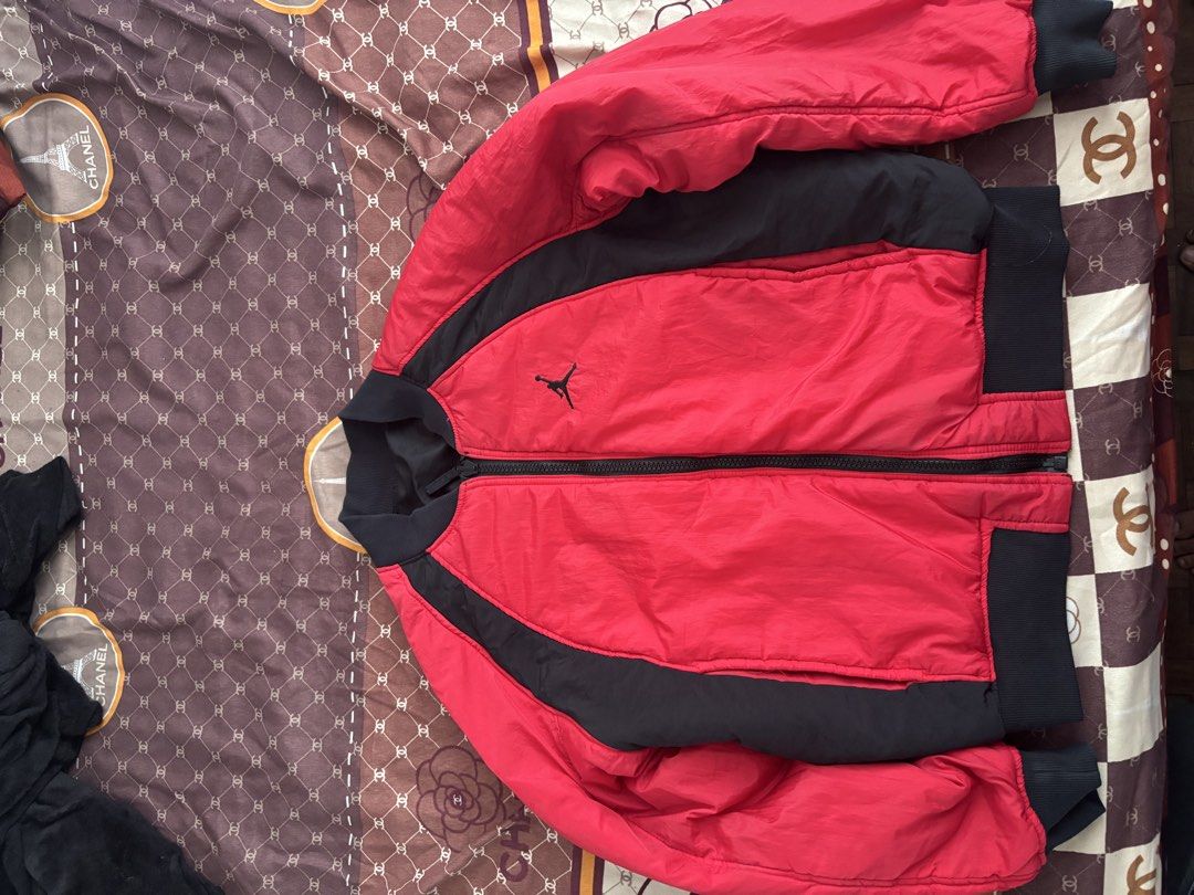 Jordan puffer rversible latest model (Category: Coats, Jackets and Outerwear) located in Manila. Submitted by nikeandjordanapparels (Listing ID 1465094093, Image 1). Description: Reversible puffer jacket Jordan breds Jordan flight.