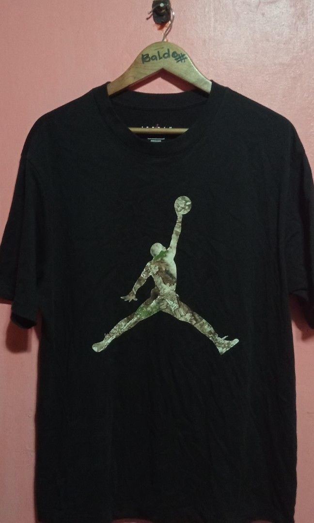 Jordan tee (Category: Tshirts & Polo Shirts ) located in Cebu City. Submitted by 19baldo73 (Listing ID 1465006013, Image 1). Description: Jordan tee size large dimes 22/29.5 excellent as new condition no issue.