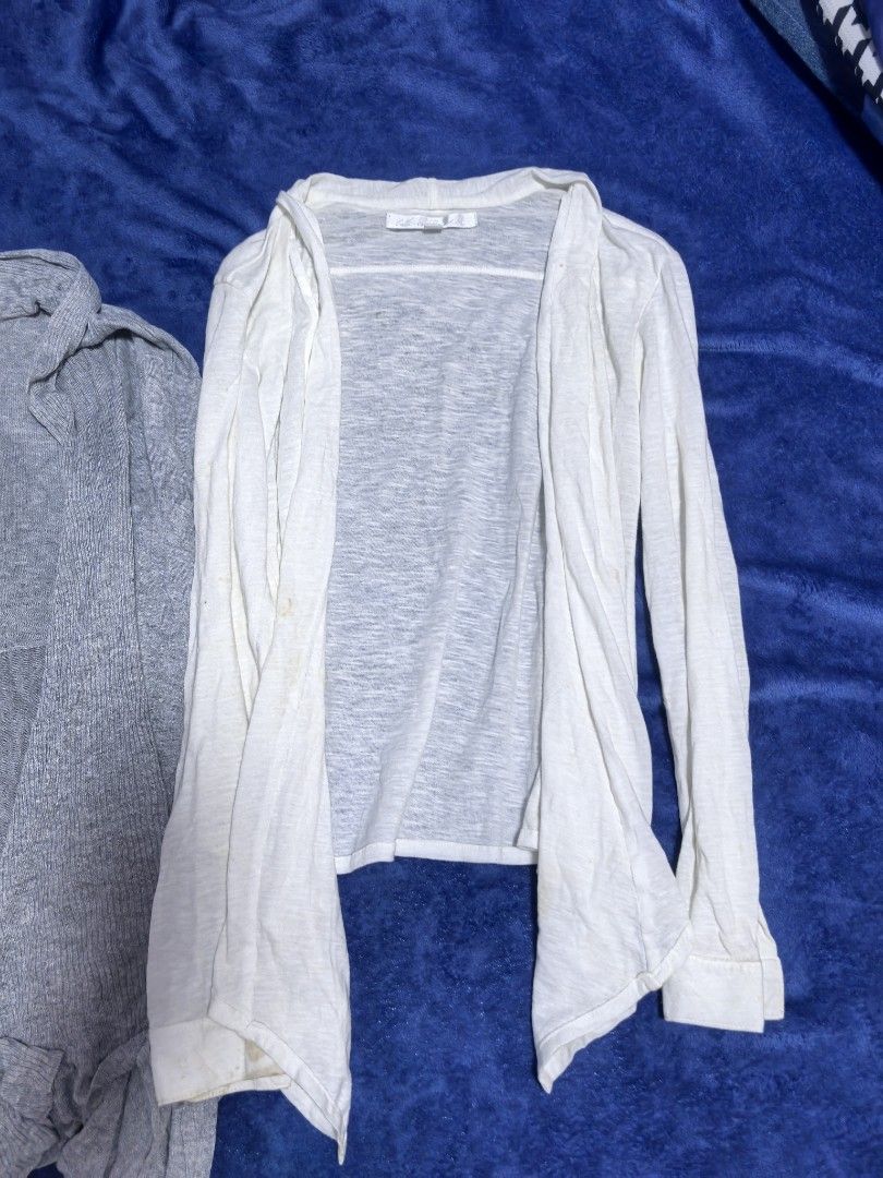 Kamiseta White Cardigan, Medium (Category: Others Tops) located in Naga. Submitted by princessta62477 (Listing ID 1465010236, Image 1). Description: .