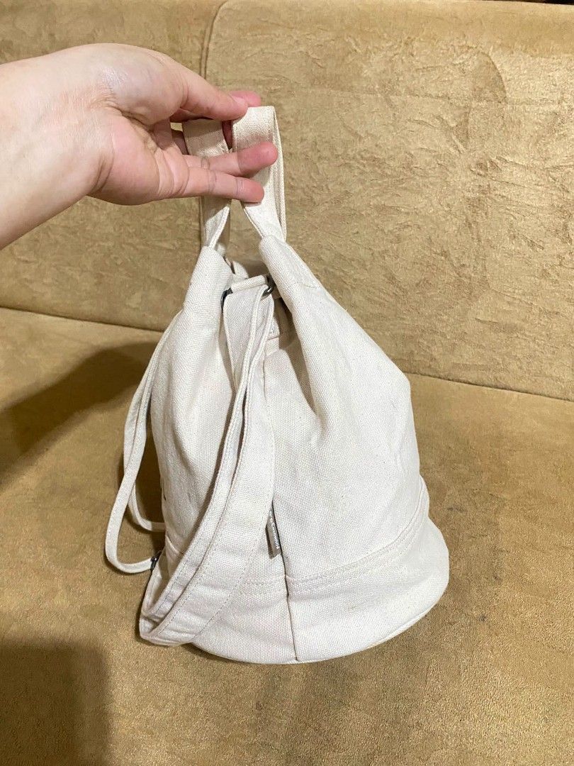 Kangol (Category: Cross-body Bags) located in Dumaguete. Submitted by camillaolshoppe2 (Listing ID 1465045380, Image 3). Description: authentic Kangol needs lang laba.