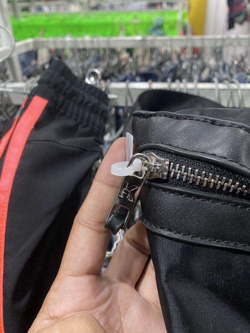 Karl lagerfeld (Category: Wallets & Card Holders) located in Manila. Submitted by vizcarrach03925 (Listing ID 1465006713, Image 2). Description: .