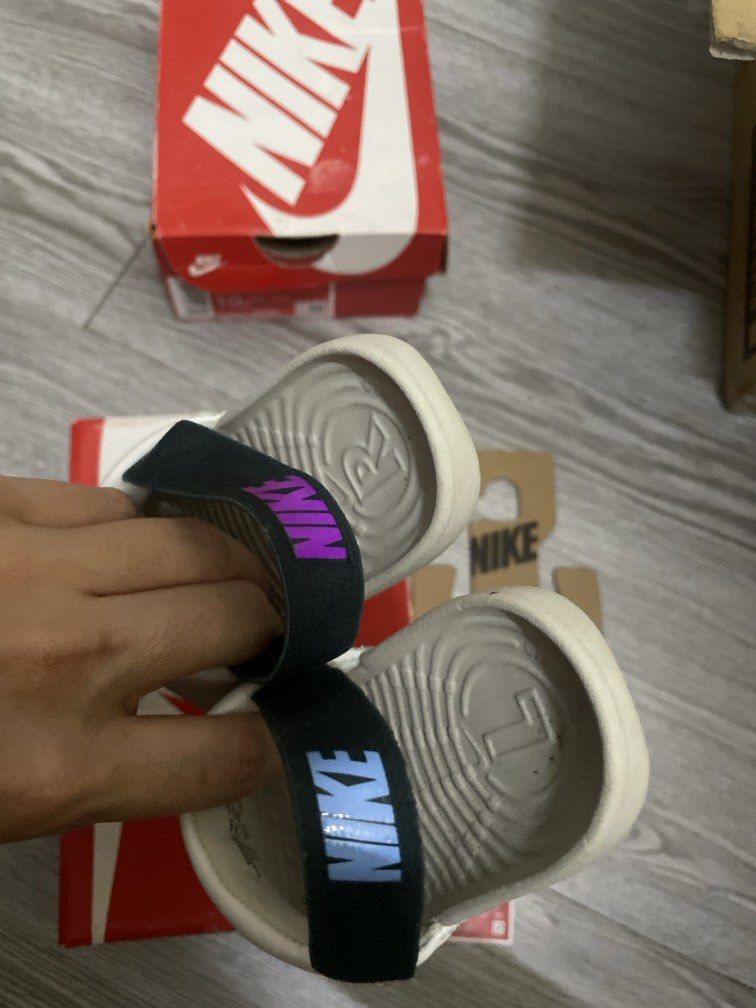 Kawa slides summit white blanc sommet hyper violet 10c 16cm (Category: Babies & Kids Fashion) located in Bacolor. Submitted by louiviellefinds (Listing ID 1465011398, Image 3). Description: Needs cleaning but rarely use lang din nakalakihan agad.
