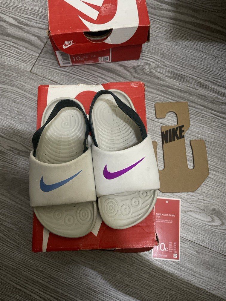 Kawa slides summit white blanc sommet hyper violet 10c 16cm (Category: Babies & Kids Fashion) located in Bacolor. Submitted by louiviellefinds (Listing ID 1465011398, Image 1). Description: Needs cleaning but rarely use lang din nakalakihan agad.