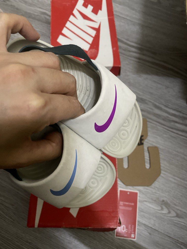 Kawa slides summit white blanc sommet hyper violet 10c 16cm (Category: Babies & Kids Fashion) located in Bacolor. Submitted by louiviellefinds (Listing ID 1465011398, Image 2). Description: Needs cleaning but rarely use lang din nakalakihan agad.