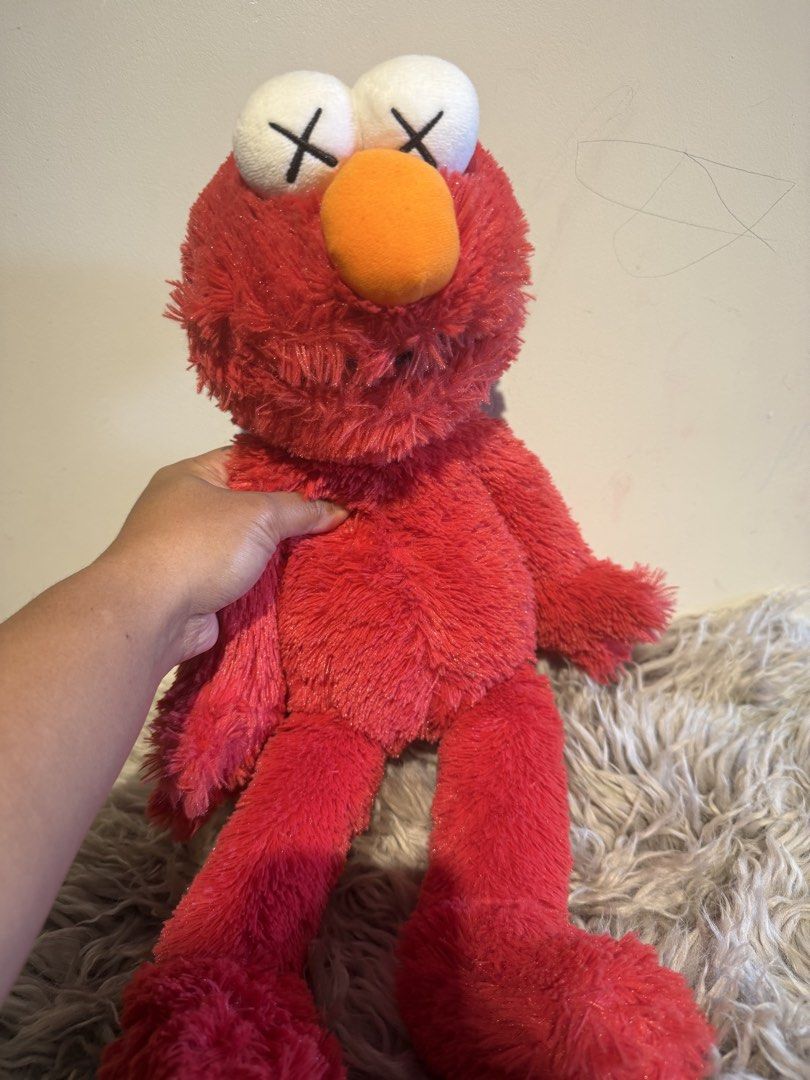 Kaws elmo (Category: Plushies & Soft Toys) located in La Trinidad. Submitted by reeze_24 (Listing ID 1464971071, Image 2). Description: .