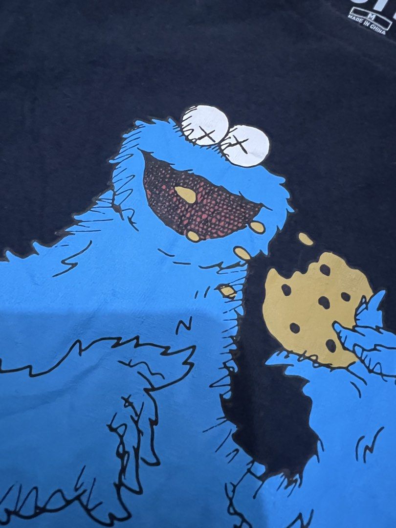 KAWS x Sesame St. (Category: Tshirts & Polo Shirts ) located in Talisay. Submitted by maxiesgarments (Listing ID 1465106822, Image 3). Description: Size M Like new (no issues).