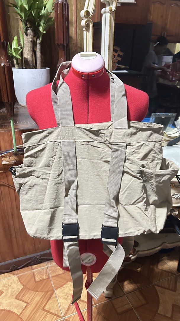 khaki alo shoulder bag (Category: Shoulder Bags) located in Quezon City. Submitted by prelovedthings830 (Listing ID 1465046765, Image 3). Description: .
